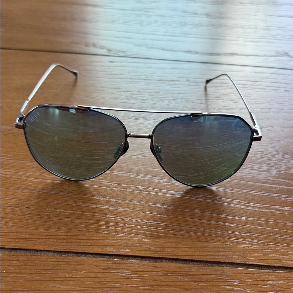 DIFF. Sunglasses. Blue lenses. Silver frame.